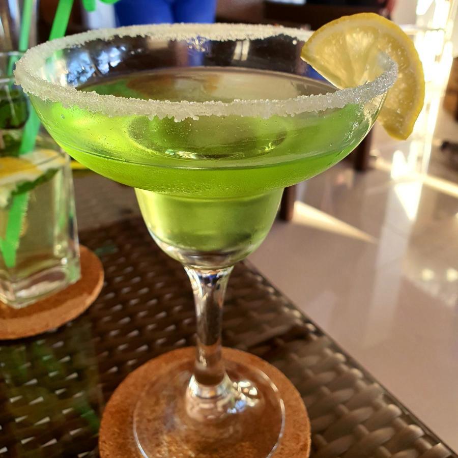 A Villas Resort & Restaurant Zamboanguita  Buitenkant foto